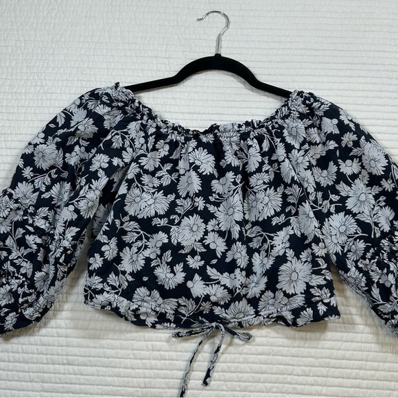 Lauren Conrad Navy and White Puff Sleeve Crop Blouse. Romantic. - Picture 3 of 8